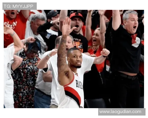 利拉德赛场细节动作被镜头捕捉引发球迷热议与媒体持续关注
